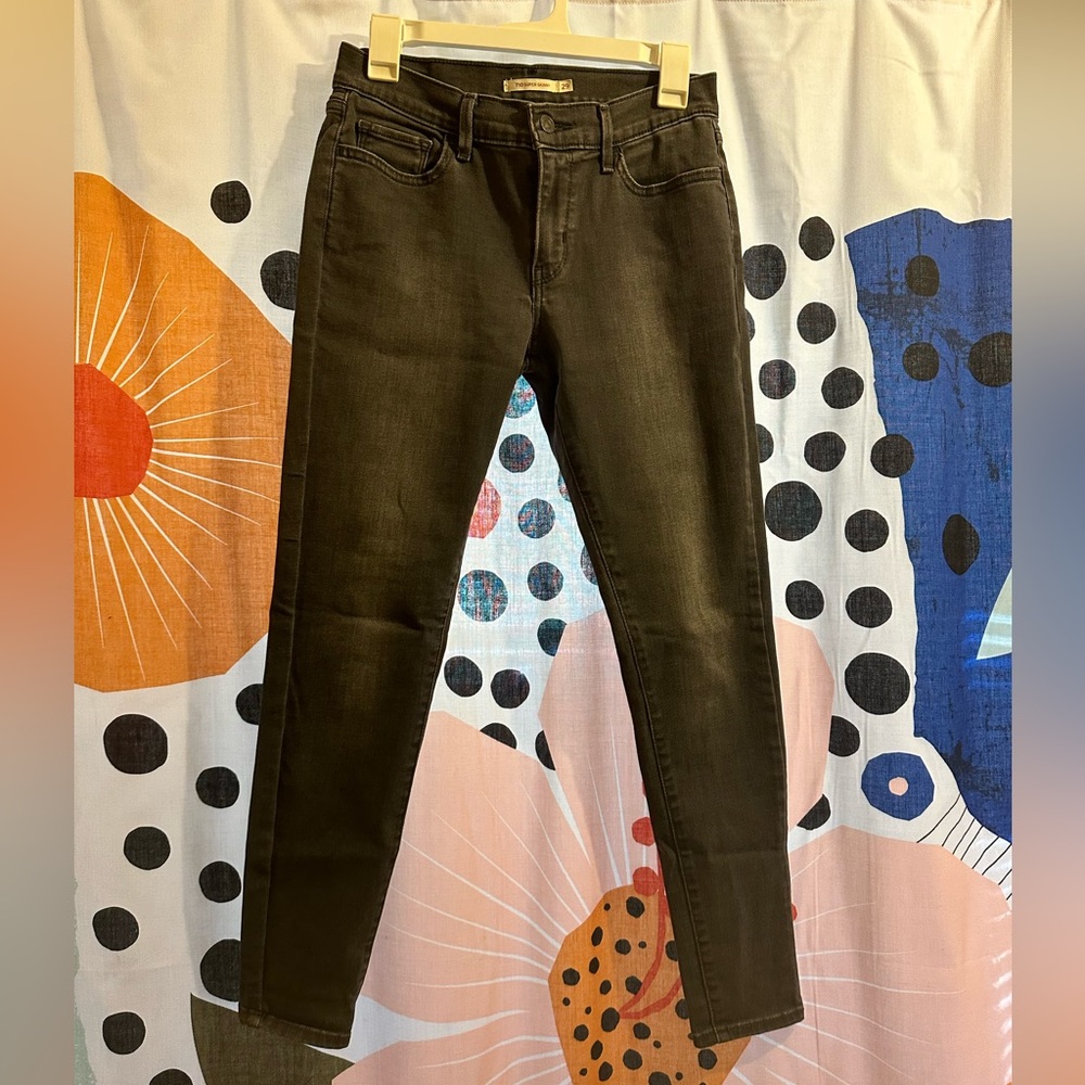 Levi’s 710 Super Skinny Mid-Rise jeans. Size 29.